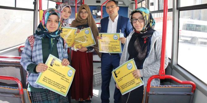 Kısakürek’in Şiirleri Halk Otobüslerine Asıldı