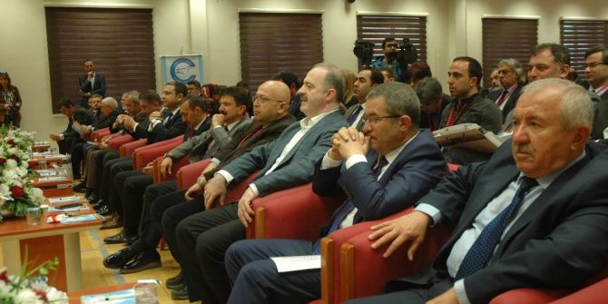 Türkiye’nin Kamu Yönetimi Van’da Tartışılıyor