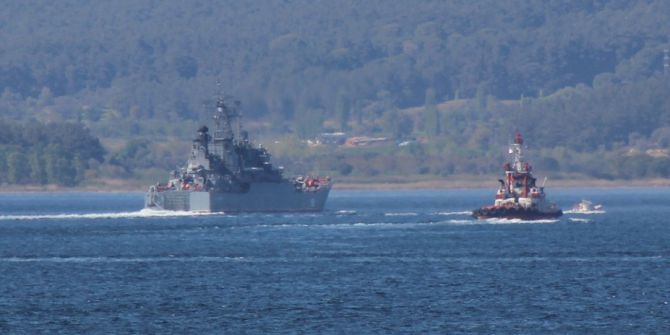 Rus Savaş Gemisi Çanakkale Boğazından Geçti