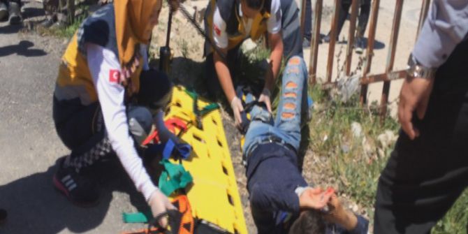 Otomobil İle Motosiklet Çarpıştı: 2 Yaralı