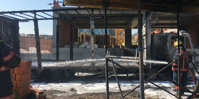 ’Yanar Mı Yanmaz Mı’ Şakası Strafor Dolu Kamyonu Kül Etti