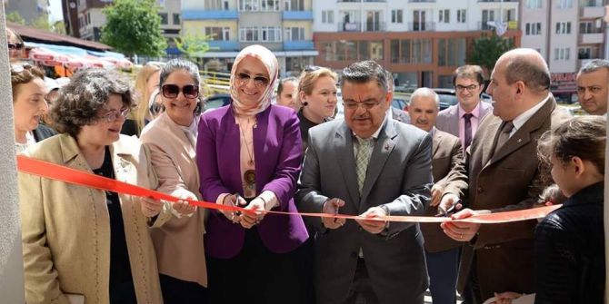 Renklerin Ahşap Boyama Sergisi Açıldı