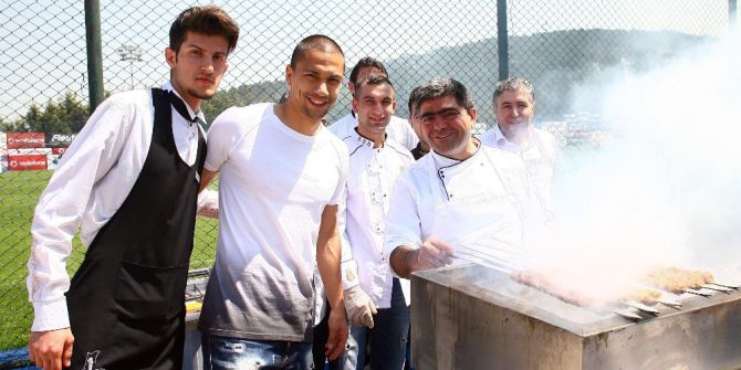 Beşiktaş’ta Barbekü Partisi