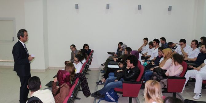 Rektör Özer, Diş Hekimliği Fakültesi Öğrencileriyle Buluştu