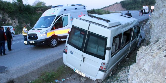İşçi Servisi Su Kanalına Uçtu: 8 Yaralı