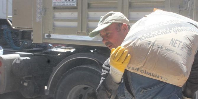 Ağrı’da Şehit Ağabeyi Hamallık Yapıyor