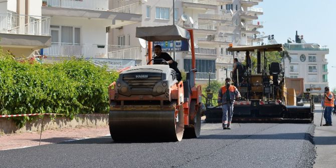 Muratpaşa’dan Şirinyalı Mahallesinde Asfalt Çalışması