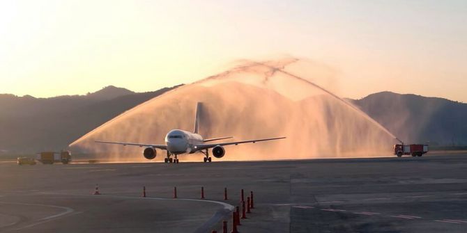 Rusya’dan Dalaman’a Gelen Uçak Su Takıyla Karşılandı