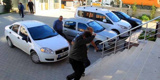 Sahte Kimlikle Telefon Almak İsterken Yakalandı