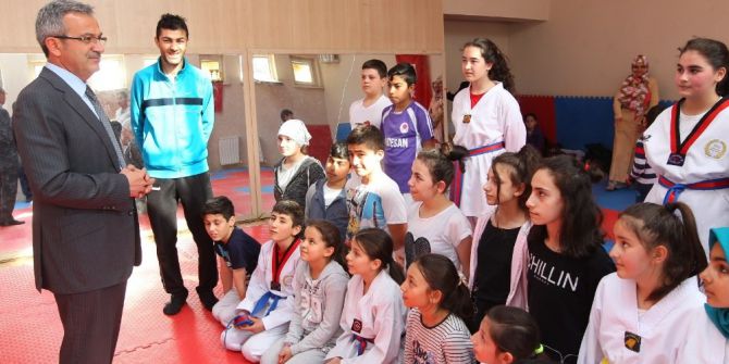 Başkan Köşker, Genç Tekvandocuları Ziyaret Etti