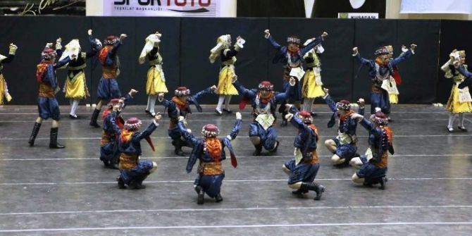 İzmit’te Halk Oyunları Yarışması