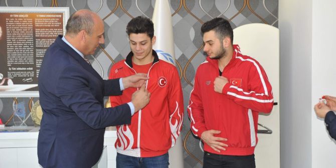 Altın Kulaçlara Altın Hediye Edildi