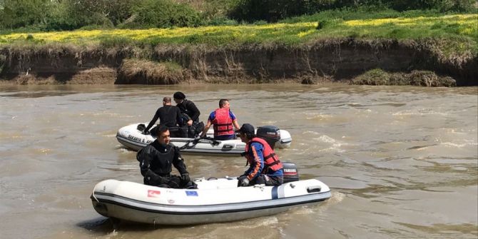 Nehre Düşen Gencin Arama Çalışmaları İkinci Günde De Devam Ediyor