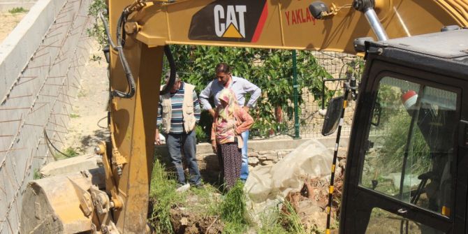 10 Ay Önce Kaybolan Yaşlı Kadın İçin Üzerine Beton Dökülmüş Su Kuyusu Ve Fosseptik Çukuru Açıldı