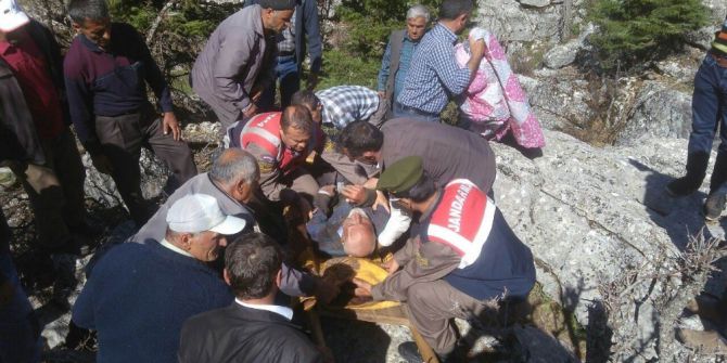 Dört Gündür Kayıp Olan Yaşlı Adam Kayalıklar Arasında Bulundu