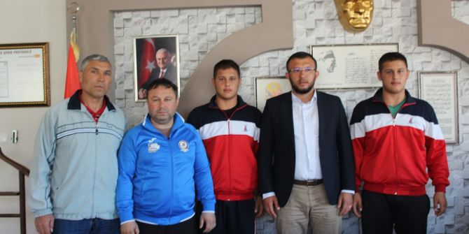 İkiz Güreşçilerden Başkan Sami Yavaş’a Ziyaret