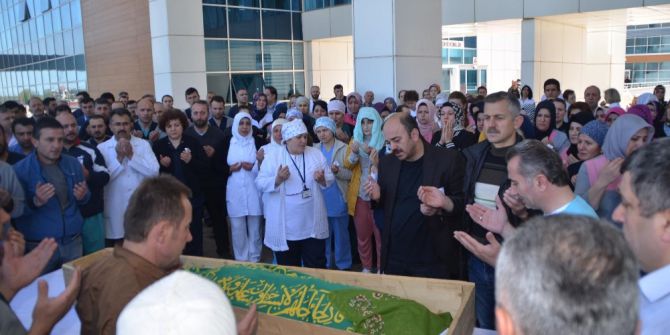 Sağlık Çalışanına Mesai Arkadaşlarından Son Görev