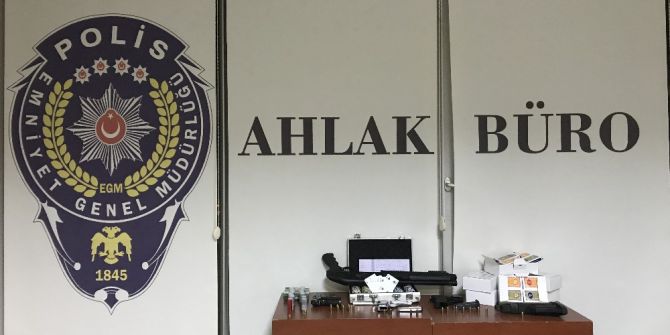 Antalya’da Kumar Oynatılan Dernekte Silahlar Bulundu
