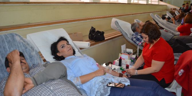 Kızılay’a 2 Günde 801 Ünite Kan Bağışı