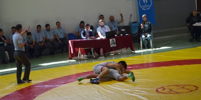 Okullararası Güreş Türkiye Şampiyonası Didim’de Devam Ediyor