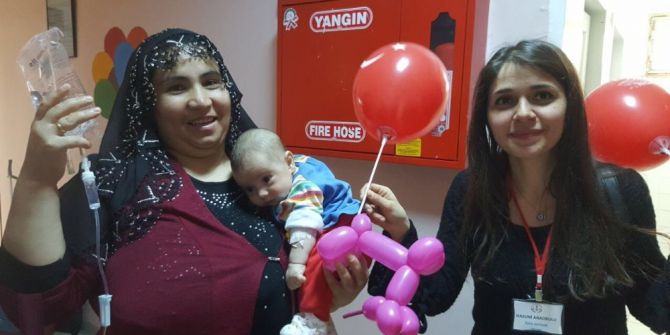 Ana Okul Öğretmeleri Hastanede Yatan Çocuklara Hediye Dağıttı