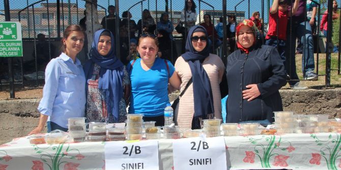 Malhun Hatun İlkokulu Kermesinde Yiyecekler Kısa Sürede Tükendi