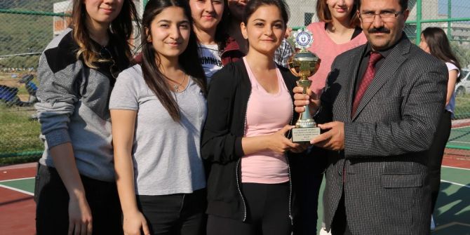 Adü’de Sokak Basketbolu Ve Futbolda Ödüller Sahiplerini Buldu