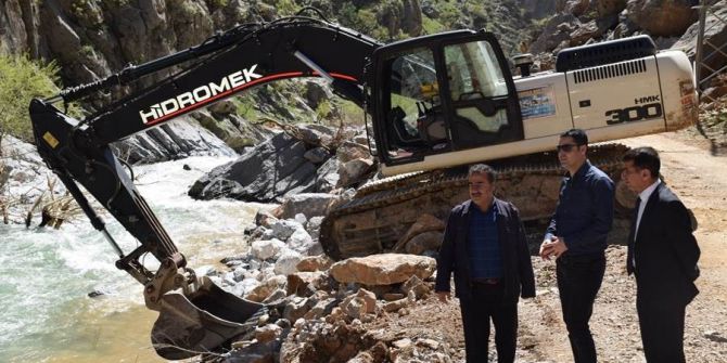 Selden Zarar Gören Yollar Onarılıyor