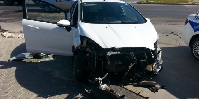 Öğrenci Servisi İle Otomobil Çarpıştı: 1 Yaralı