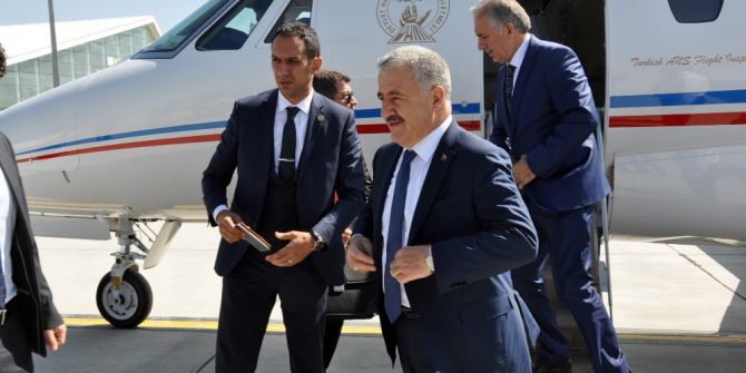 Bakan Arslan, "Bakü-tiflis-kars Demiryolu Hattı Haziranda Hizmete Girecek"