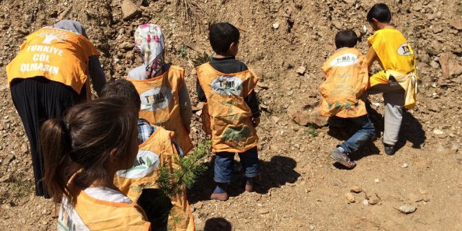 Tema Gönüllüsü Öğrenciler Fidan Dikti