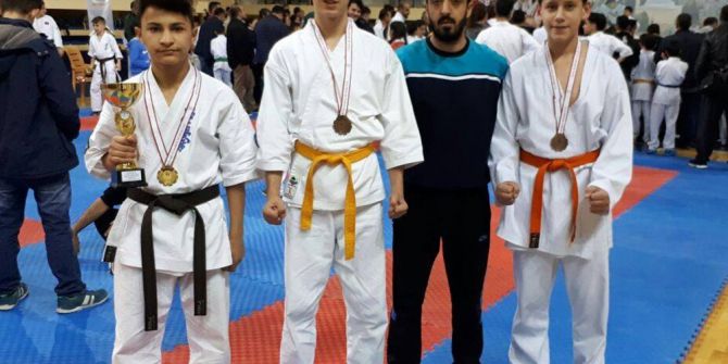 Yıldırımlı Karateciler Madalyaları Topladı