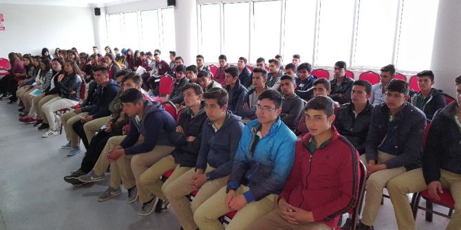 Gördes’te Lise Öğrencilerine Meslek Tanıtım Semineri