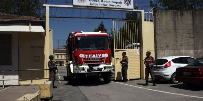 Cezaevinde Çıkan Yangın İtfaiye Ekiplerince Söndürüldü