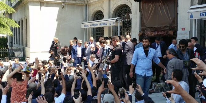 Cumhurbaşkanı Erdoğan Cuma Namazını Bezmialem Valide Sultan Camii’nde Kıldı