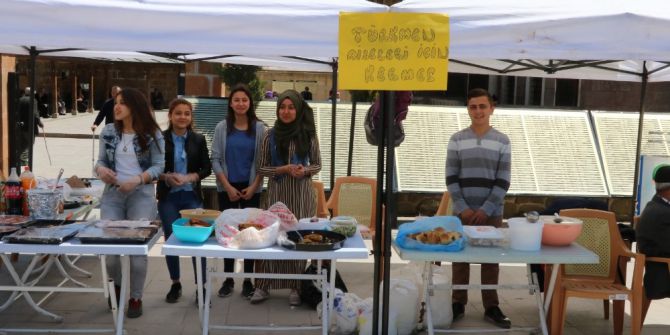 Yozgat’ta Öğrenciler Türkmen Aileler İçin Kermes Düzenledi