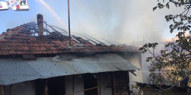 Antalya’da Ev Yangını