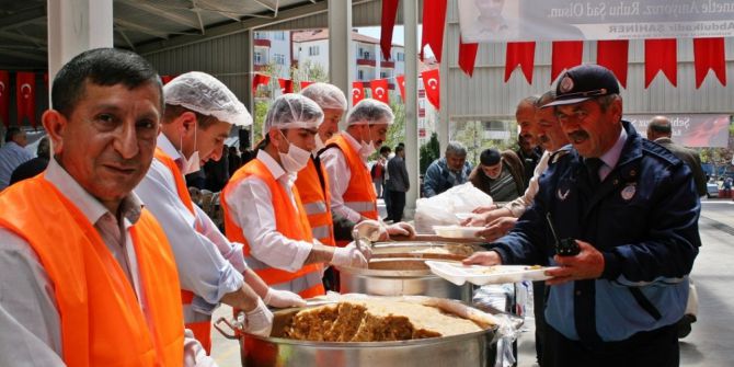 Sungurlu Belediyesi’nden Şehitler İçin Yemek