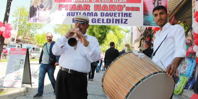 Dünya Üçüncülüğüne Edirne’de 9/8’lik Kutlama