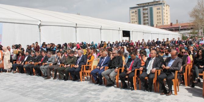 Niğde’de Kitap Fuarı Açıldı