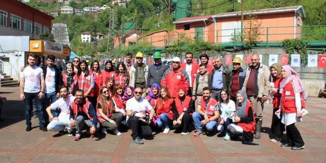 Üniversite Öğrencilerinden “Soğuk Madene, Sıcak Karşılama” Etkinliği