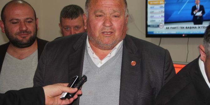 Muhtarların Kongresinde Nezih Ortam Ve Yetersiz Katılım Eleştirisi