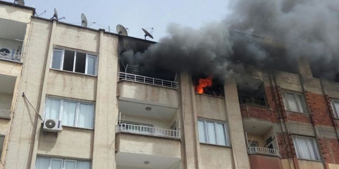 Apartmanda Çıkan Yangın Korkuttu