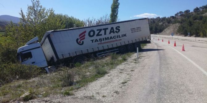 Tır Yoldan Çıktı
