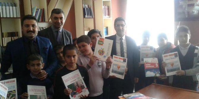 Ağrı’da Köy Okullarına Kitap Kampanyası Düzenlendi