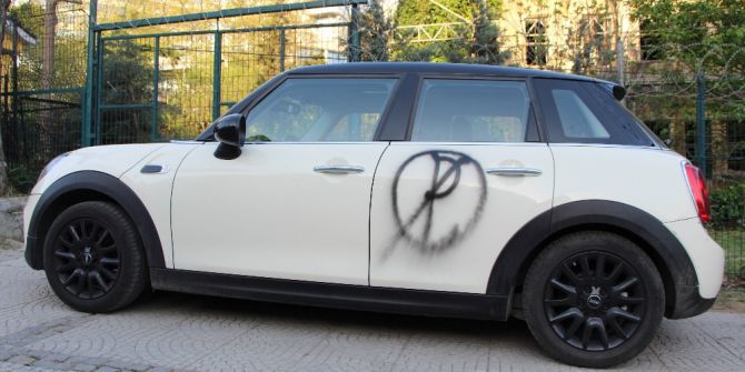 Hatalı Park Yapan Araçlara Vatandaştan Boyalı Ceza