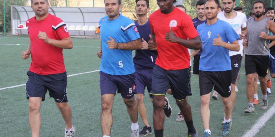 Hakkarispor’a Nijeryalı Oyuncu