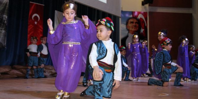 Miniklerden ‘Kültürümle Büyüt Beni’ Gösterisi