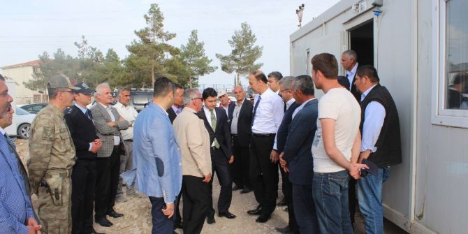 Adıyaman Valisi Abdullah Erin Depremzede Gençlerin Sıkıntılarını Dinledi