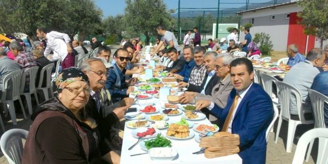 Edremit’te Ak Partililer Kahvaltıda Bir Araya Geldi